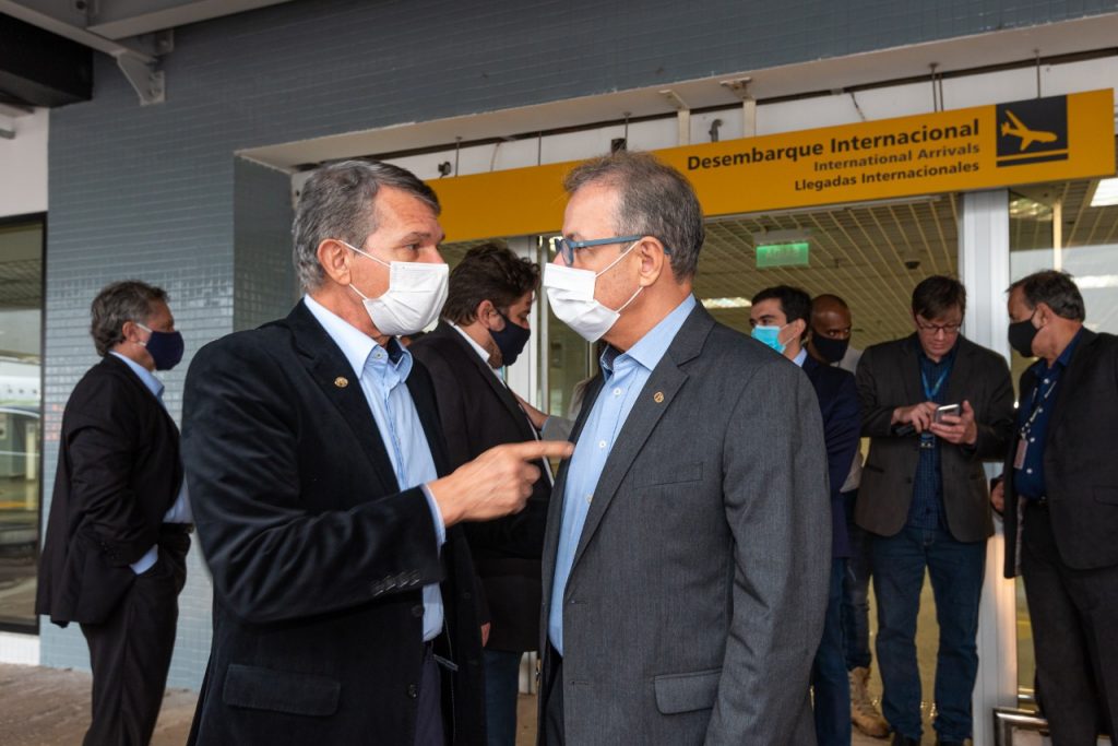 General Silva e Luna acompanhou a visita do ministro às obras do aeroporto. Foto: Rubens Fraulini