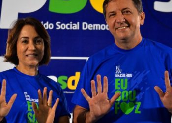 Chico e a esposa no lançamento da reeleição. Foto: Divulgação