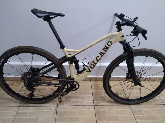 Bicicleta de R$ 26 mil encontrada na residência da vítima. Foto: Polícia Civil/divulgação