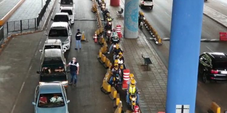 Pedestres podem voltar a circular pela fronteira. (Foto: Tereza Fretes/ABCTV/Gentileza)