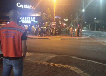 Fiscalização contra a Covid-19 ontem à noite. Fotos: PMFI/Divulgação