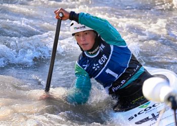 Ana Sátila em ação, no sul da França: mais uma medalha de ouro para o Brasil. Foto: Armelle Courtois / Federação Internacional de Canoagem.