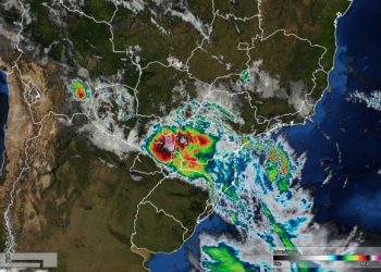 Foto de satélite divulgada pelo Simepar nesta quinta-feira (03), na qual mostra Foz do Iguaçu no centro da instabilidade que pode virar vendaval.