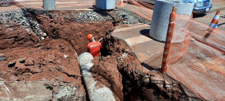 Obras na avenida. Foto: PMFI/Divulgação