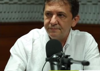 Chico Brasileiro em entrevista à Rádio Cultura de Foz. Foto: Rádio Cultura
