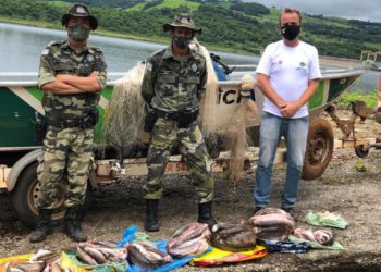 O Instituto Água e Terra (IAT) de Ponta Grossa, junto com o 3° pelotão da Polícia Ambiental de Telêmaco Borba, realizaram nessa terça-feira (19) operação contra pesca ilegal em uma pousada no município de Ortigueira. - Foto: Divulgação SEDEST