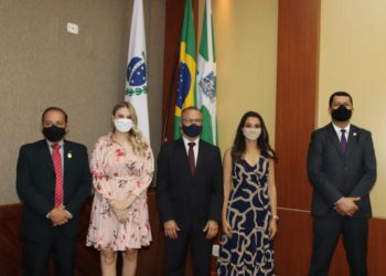 Nova Mesa Diretora da Câmara de Vereadores (da esquerda para a direita): Maninho,Yasmin, Ney, Carol e Rogério Quadros. Foto: CMFI