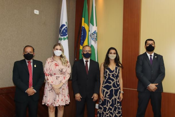 Nova Mesa Diretora da Câmara de Vereadores (da esquerda para a direita): Maninho,Yasmin, Ney, Carol e Rogério Quadros. Foto: CMFI