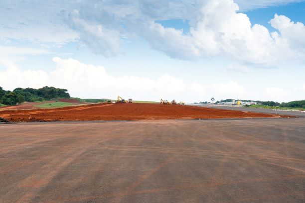 Obras da nova pista do Aeroporto de Foz. Foto: Sara Cheida/IB