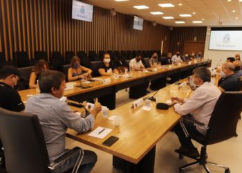 Reunião de ontem (13) do prefeito Chico Brasileiro e seus secretários. Foto: PMFI/Divulgação