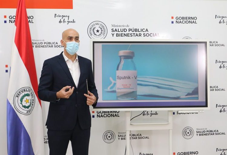 Ministro Julio Mazzoleni anuncia compra das vacinas Sputnik V. Foto Ministério da Saúde.