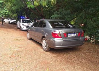 Carro roubado em Foz e usado em assalto em Ciudad del Este, no Paraguai, neste ano. Foto: La Clave