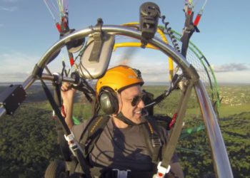 Billy em seu paramotor. Foto: facebook