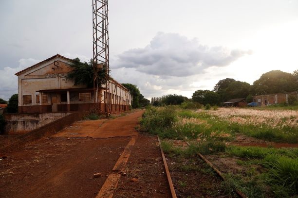 Na foto, a antiga estação de trem desativada em Maracajú que poderá ser incorporado ao projeto da Nova Ferroeste. Foto Gilson Abreu/AEN