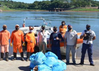 Em duas horas, foram recolhidos dezenas de quilos de lixo. Fotos: assessoria/divulgação