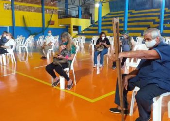 Vacinação na faculdade que pertence à família do governador do departamento de Alto Paraná. Foto: La Clave