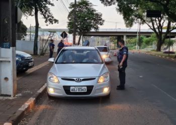 Barreira sanitária em Foz impede a entrada de paraguaios que não apresentam exames negativo da Covid-19. Foto: PMFI/Divulgação