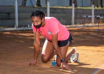 A atleta Érica Cavalheiro quer que os colegas possam sentir a diferença de uma pista profissional. Foto Rubens Fraulini.