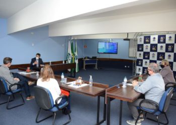 Reunião no Centro Universitário UDC. Foto: Divulgação