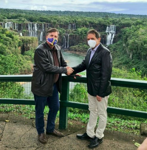 Prefeito de Foz (à direita) e o embaixador dos EUA. Foto: Divulgação/PMFI