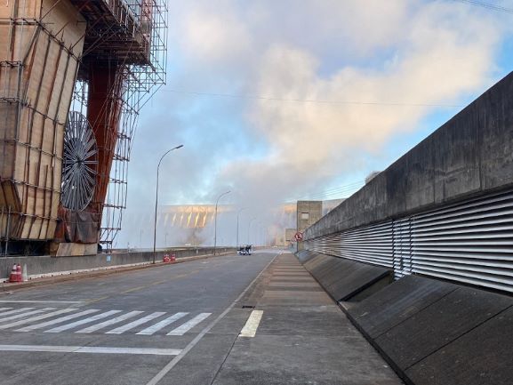 Bruma gelada na usina de Itaipu. Foto ilustrativa: Renata Rocha/JIE