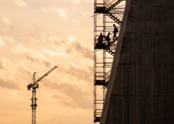 Trabalhadores das obras da Ponte da Integração. Foto registrada nesta segunda-feira (26) por Rubens Fraulini/JIE