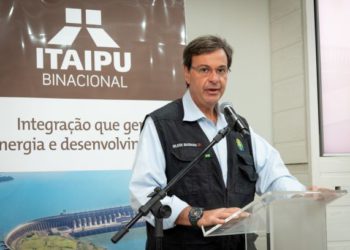 Ministro em visita a Itaipu, no sábado. Foto: Rubens Frailini/IB