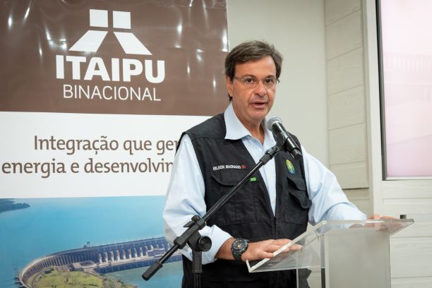 Ministro em visita a Itaipu, no sábado. Foto: Rubens Frailini/IB