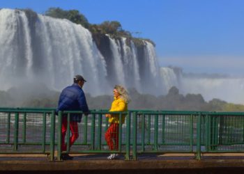 Turistas nas Cataratas do Iguaçu. Foto: Divulgação/Cataratas S/A