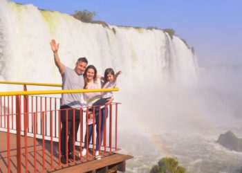 Turistas nas Cataratas do Iguaçu. Fotos: Henrique Britez// @CataratasdoIguacu #FotoEquipeCataratas
