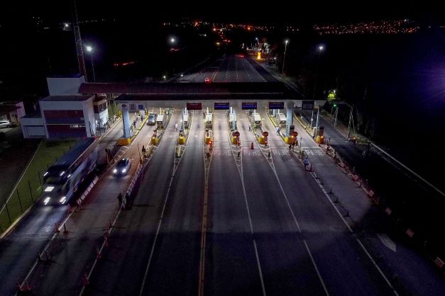 Praça fechada à meia-noite deste sábado. Foto: Gilson Abreu/AEN