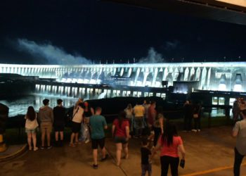 Iluminação Monumental da usina de Itaipu. Foto: IB/Divulgação