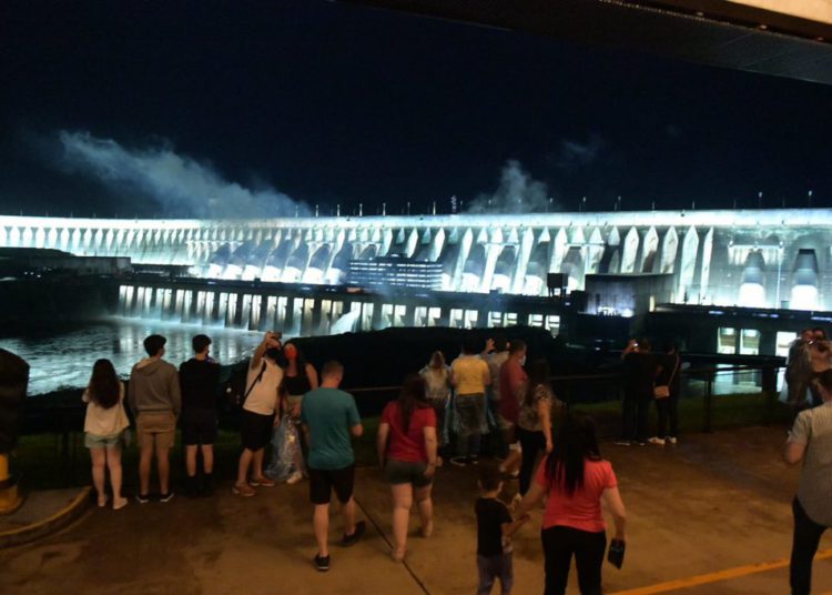 Iluminação Monumental da usina de Itaipu. Foto: IB/Divulgação