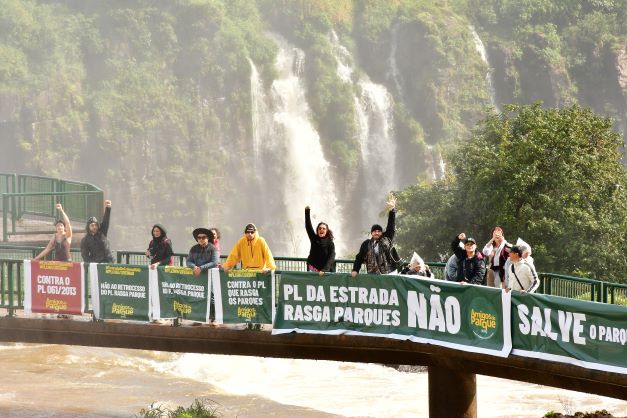 Protesto realizado sábado no Parque Nacional do Iguaçu. Foto: Halisson Kock/Divulgação