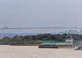 A maior parte das exortações de soja do Paraguai é escoada por barcaças que navegam pelo Rio Paraná.  Foto: Agência IP