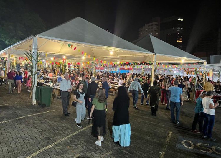 Arraiá de ontem à noite em Foz do Iguaçu. Fotos: Fabiana Friske e PI