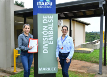 Bióloga María Eva López e veterinária Marcela Arias pesquisadoras da Divisão de Reservatórios da margem paraguaia. Foto: divulgação/IB