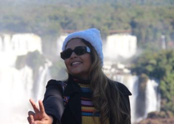 Turista visita as Cataratas do Iguaçu. Foto: @cataratasdoiguacu
