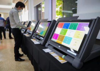 Urnas eletrônicas que imprimem voto. Foto Agência IP/TSJE
