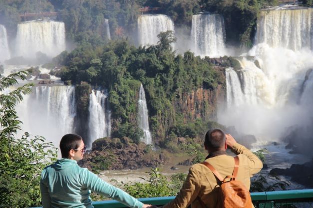 Turistas nas Cataratas do Iguaçu. Foto: @cataratasdoiguacu