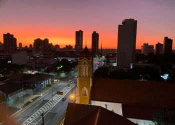 Nascer do sol em Foz do Iguaçu. Foto: Elias Dandolini