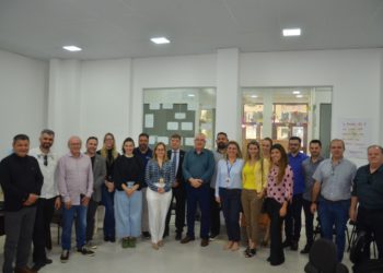 Integrantes da reunião. Foto: PMFI/Divulgação