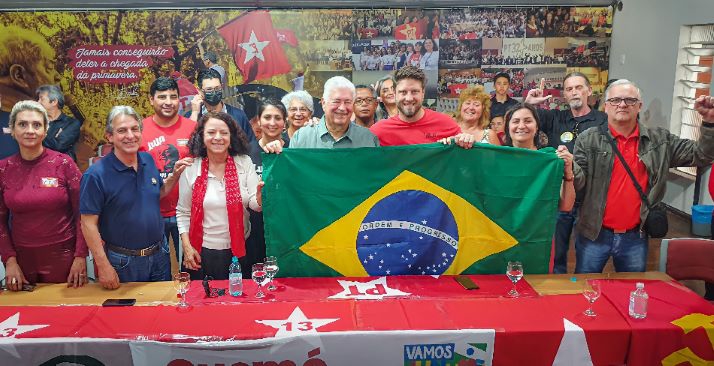 Oficialização das candidaturas de Requião e Samek: Foto: Eduardo Matysiak/Divulgação