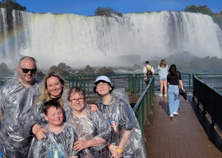 Visitantes nas Cataratas do Iguaçu. Foto: Viviane Rizzolo/Divulgação