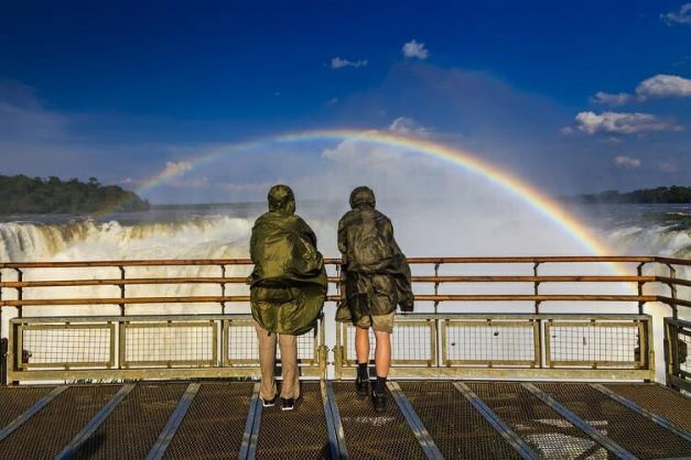 Turistas nas Cataratas do Iguaçu. Foto: Nilton Rolim (parabéns pela magnífica imagem)/Divulgação