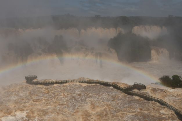 Cataratas com vazão de 16 milhões de litros por segundo. Fotos: fotografia: Edi Emerson #FotoEquipeCataratas