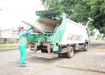 O serviço de coleta de grandes volumes começou a funcionar na sexta-feira (30). Foto: PMFI