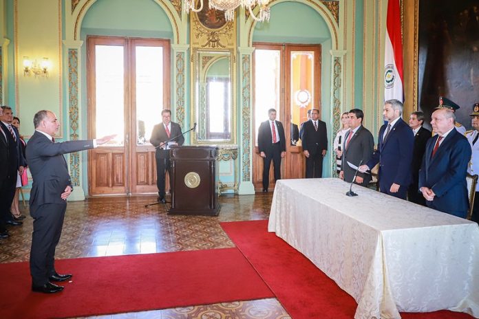 dgar Taboada prestou juramento perante o Presidente da República e outras autoridades. Foto: Agência IP/Divulgação