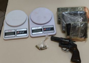 Drogas e arma apreendida na operação. Foto: PCPR/Divulgação