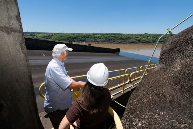 Vertedouro da barragem de Itaipu. Foto: IB